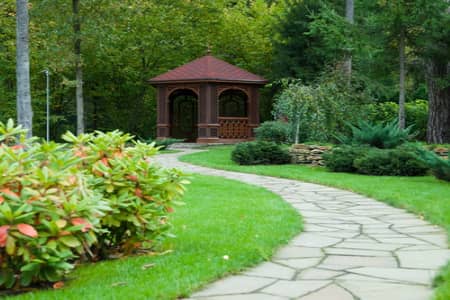 How Lawn Maintenance Packages Simplify Spring Lawn Care Thumbnail